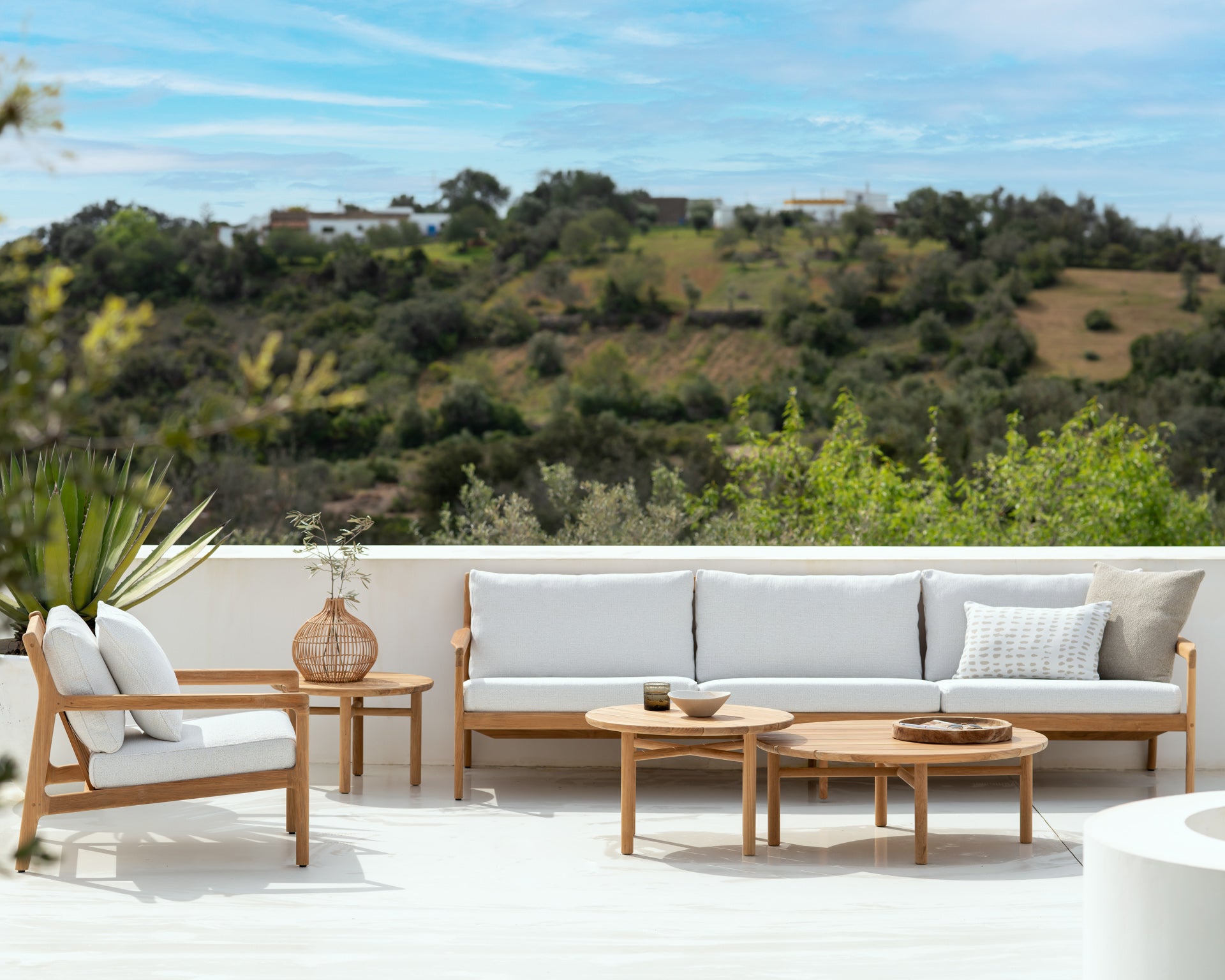 Quatro Indoor / Outdoor Teak Coffee Table