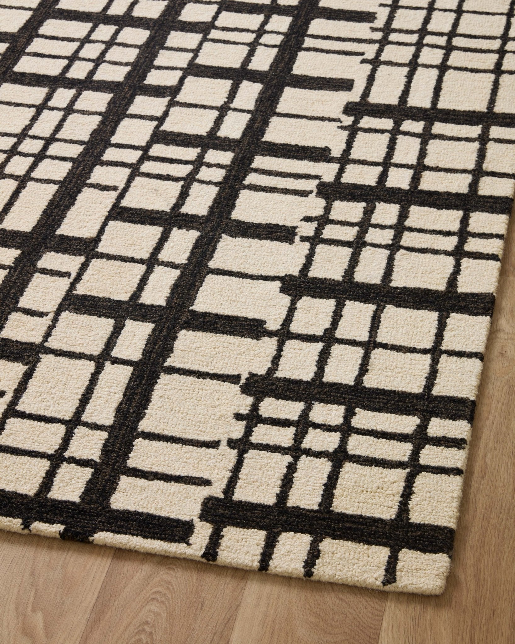 Chris Loves Julia x Loloi Polly Black / Ivory Rug