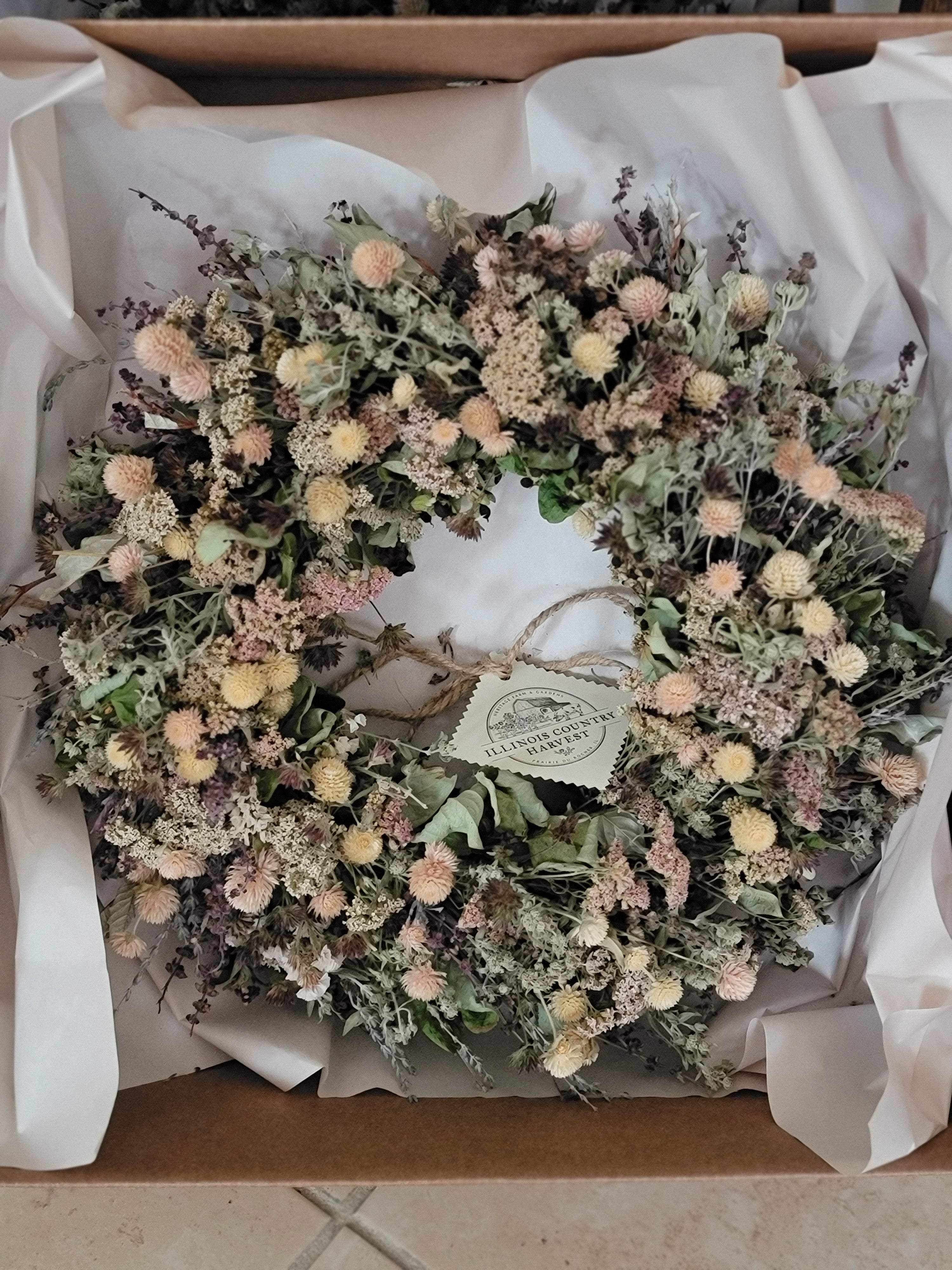 Natural Dried Floral Wreath (2 Colors)