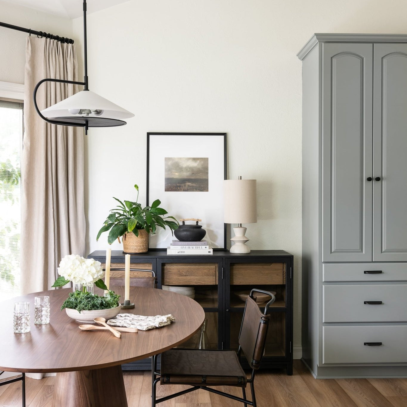 Flotté Sideboard / Display Cabinet in Black