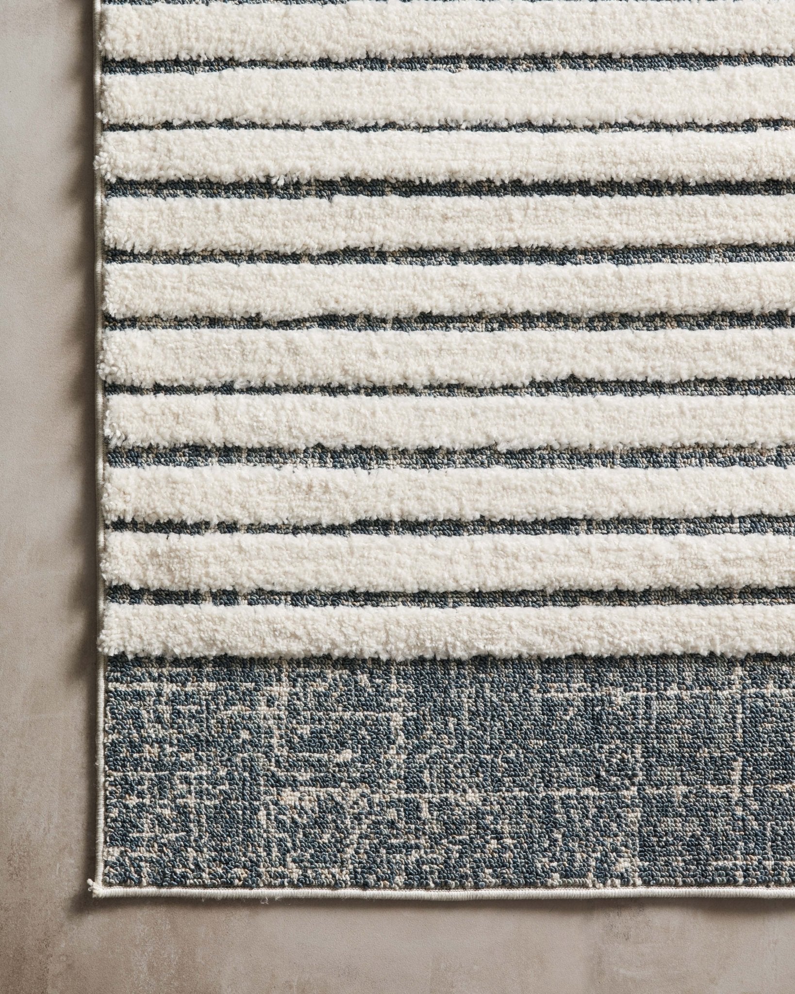 Loloi II Hagen White / Ocean Rug