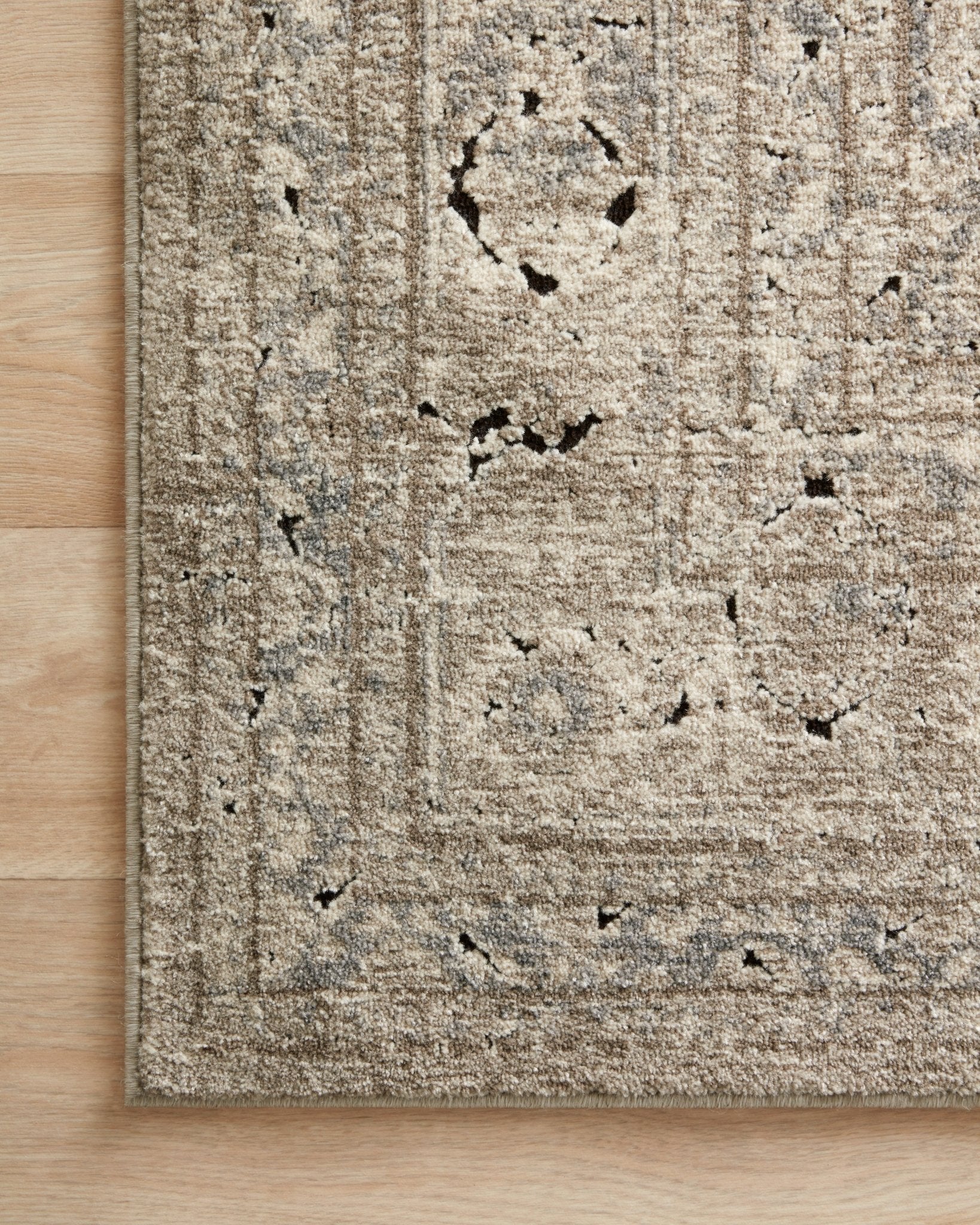 Loloi Millennium Sand / Ivory Rug